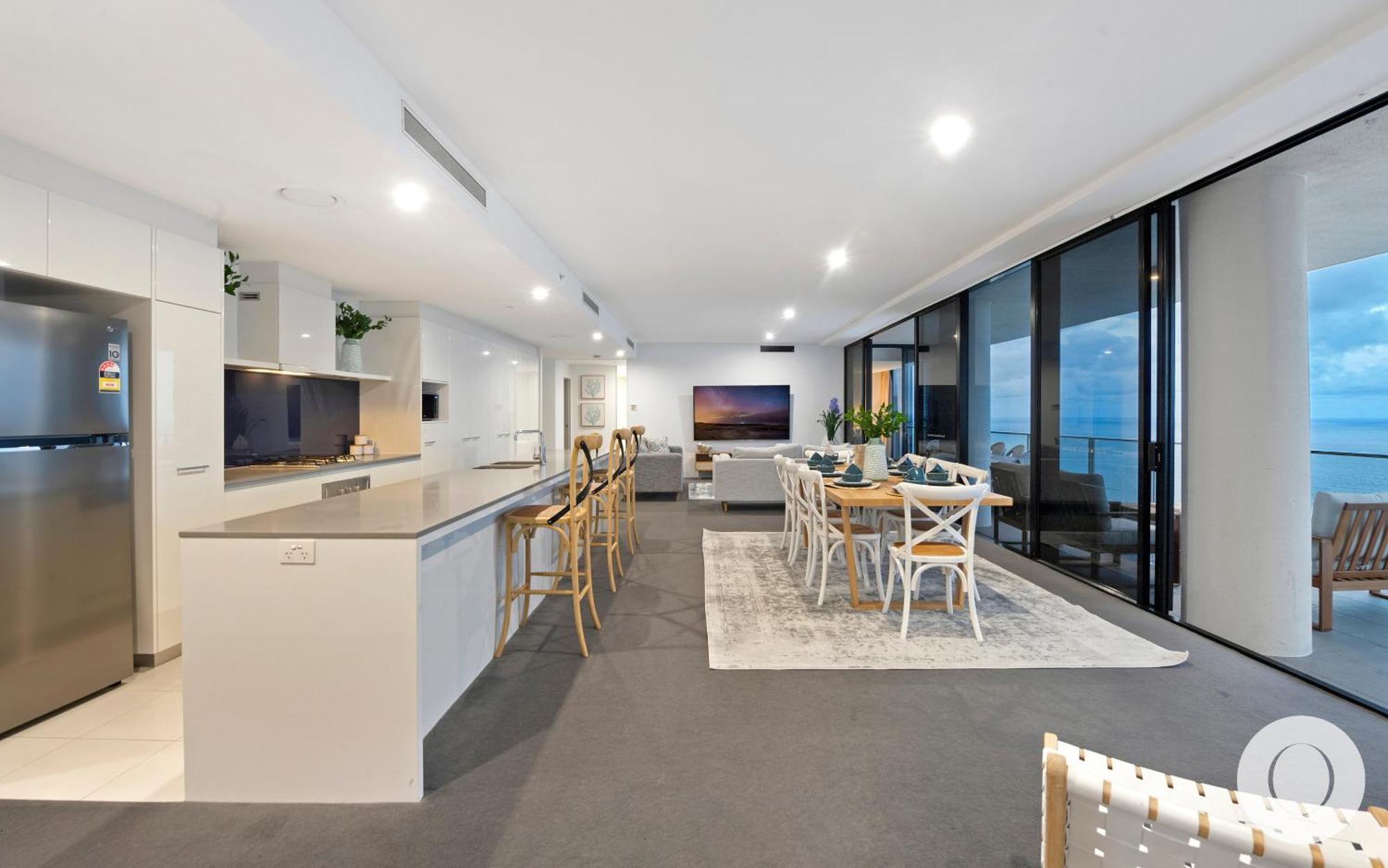 5 Bedroom Executive Sub Penthouse In The Heart Of Surfers With Full Ocean Views - Sleeps 12 - Circle On Cavill Amazing!! Gold Coast Exterior photo
