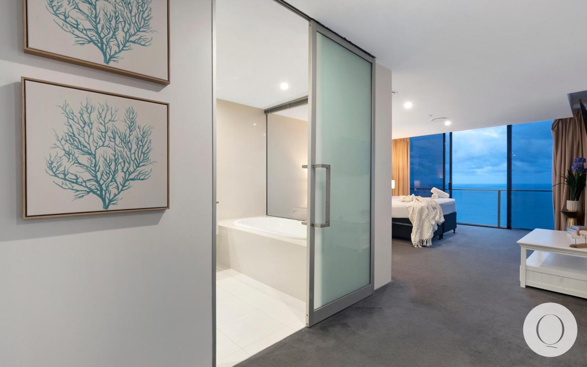 5 Bedroom Executive Sub Penthouse In The Heart Of Surfers With Full Ocean Views - Sleeps 12 - Circle On Cavill Amazing!! Gold Coast Exterior photo