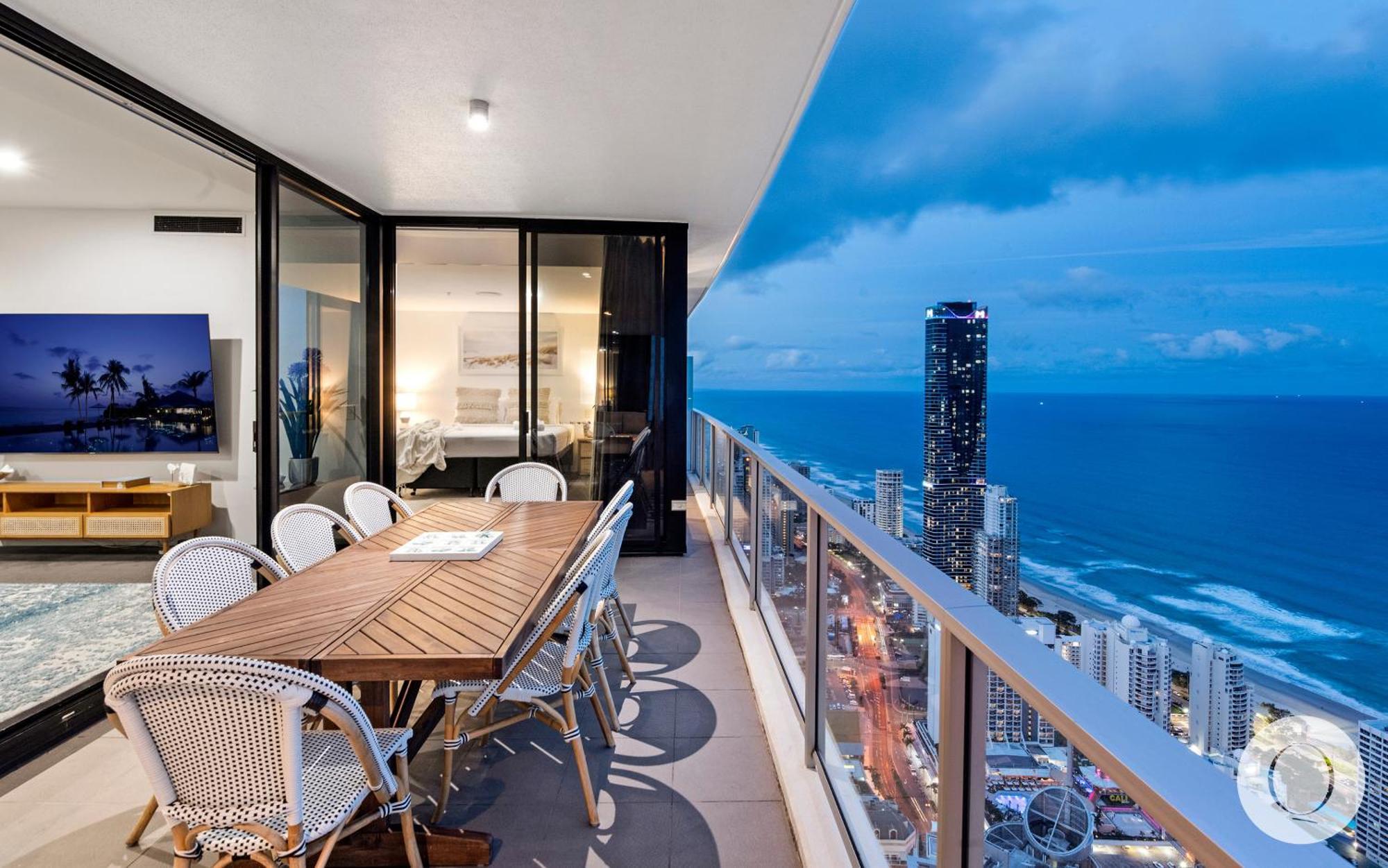 5 Bedroom Executive Sub Penthouse In The Heart Of Surfers With Full Ocean Views - Sleeps 12 - Circle On Cavill Amazing!! Gold Coast Exterior photo