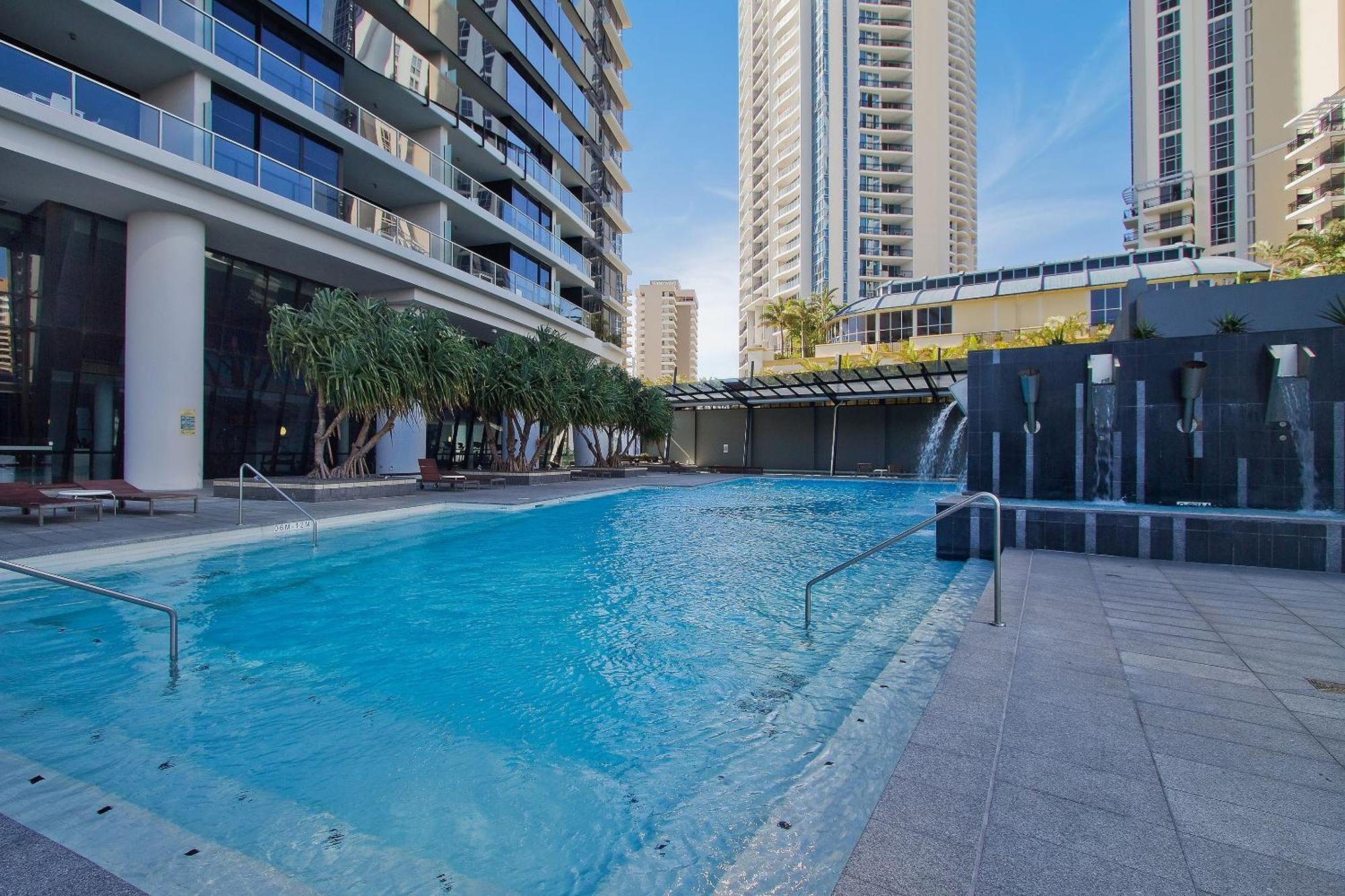 5 Bedroom Executive Sub Penthouse In The Heart Of Surfers With Full Ocean Views - Sleeps 12 - Circle On Cavill Amazing!! Gold Coast Exterior photo